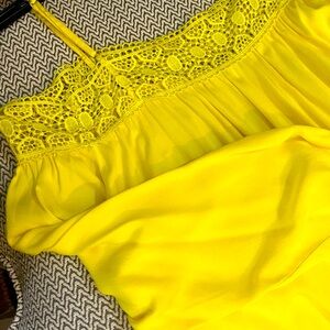 Gianni Bini Off the Shoulder Bright Yellow Top. Size small.